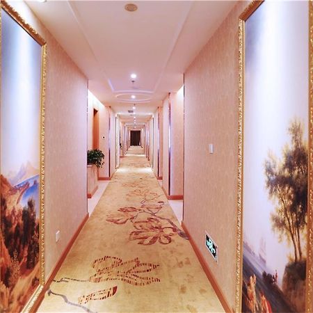 Vienna International Hotel Yantai Changjiang Road Xingyi Square Branch Esterno foto