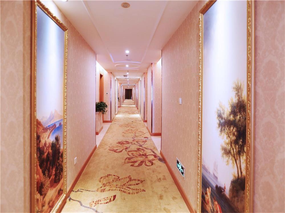 Vienna International Hotel Yantai Changjiang Road Xingyi Square Branch Esterno foto