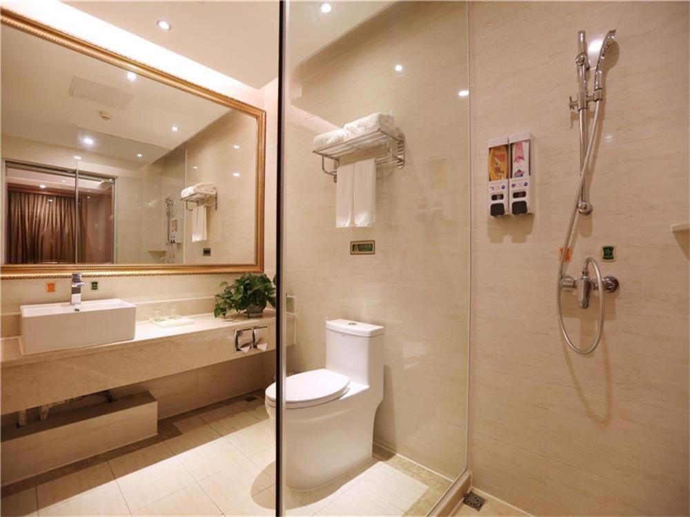 Vienna International Hotel Yantai Changjiang Road Xingyi Square Branch Esterno foto