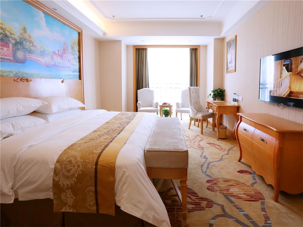Vienna International Hotel Yantai Changjiang Road Xingyi Square Branch Esterno foto