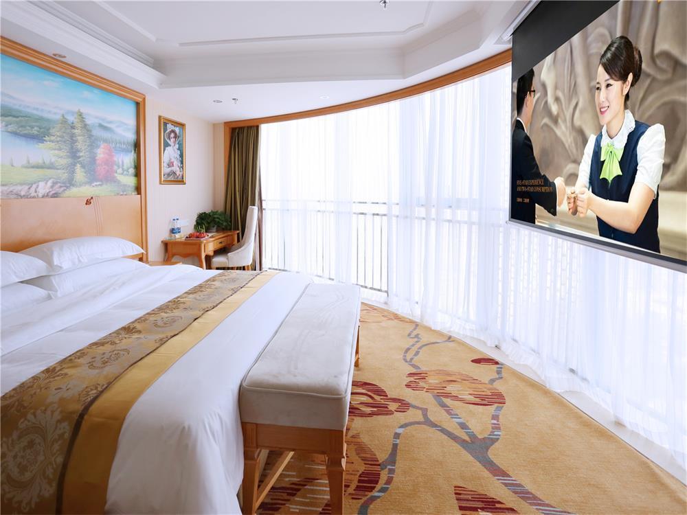Vienna International Hotel Yantai Changjiang Road Xingyi Square Branch Esterno foto